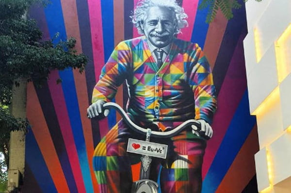 mural-eduardo-kobra-einstein-bicicleta-genial-eh-andar-de-bike-fb-h-Foto-Divulgacao