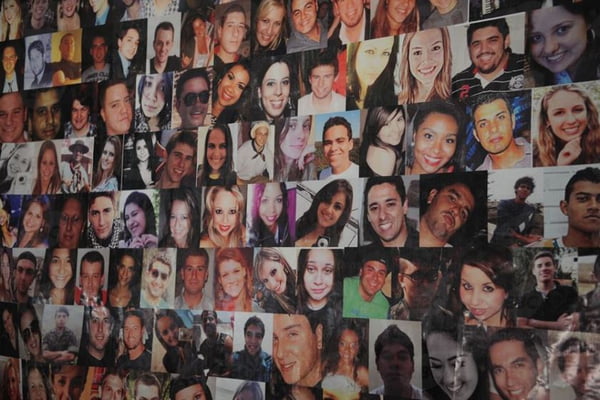 imagem colorida de fotos de vítimas da Boate Kiss