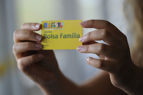 Bolsa Família paga beneficiários com número de inscrição final 4