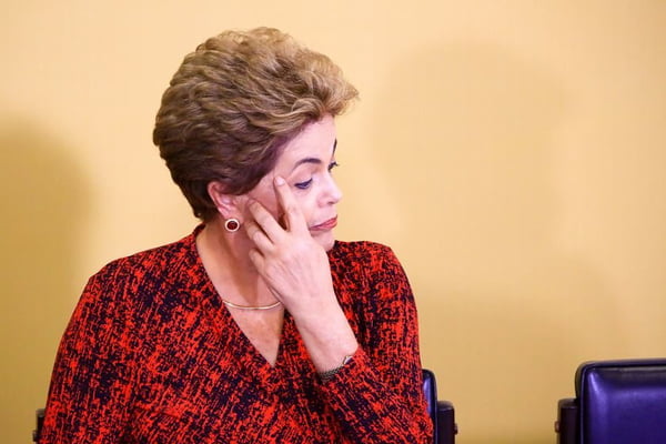 MPF entra com ação contra Dilma, Mantega e mais quatro por improbidade