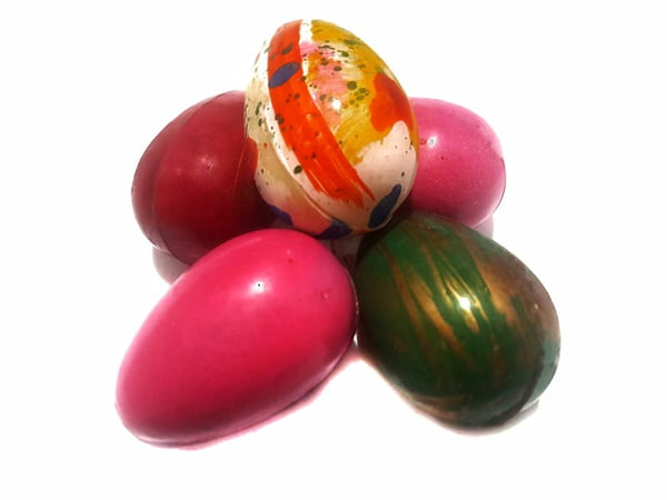 Thaís Marega apresenta ovos de chocolate belga com pinturas coloridas