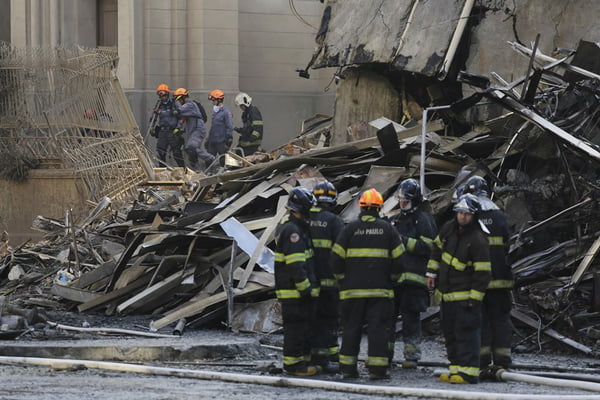 Cai para 29 o número de possíveis vítimas na queda de prédio no centro de SP