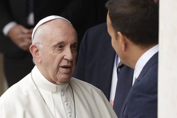Papa Francisco chega à Irlanda e deve falar sobre abusos na Igreja