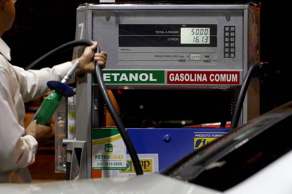 Etanol permanece vantajoso ante gasolina em quatro estados, diz ANP