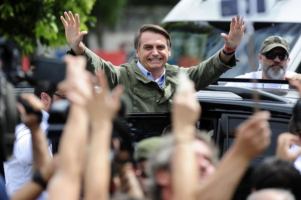 Bolsonaro vota no Rio