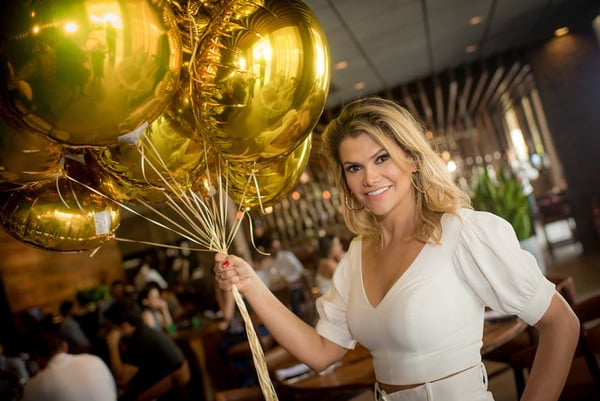 Empresária Fabiani Christine ganha festa de aniversário surpresa