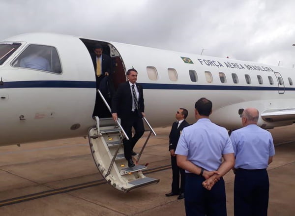 Bolsonaro desembarca em Brasília