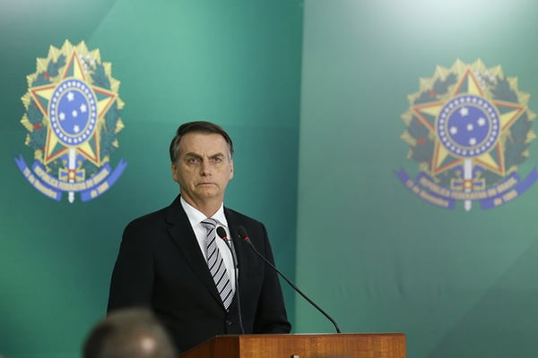 Temer está disposto a colaborar conosco no que for possível, diz Bolsonaro