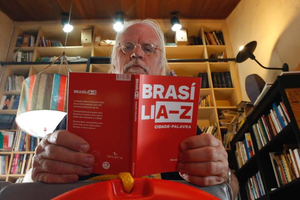 Escritor e poeta Nicolas Behr. Brasília(DF), 10/11/2018