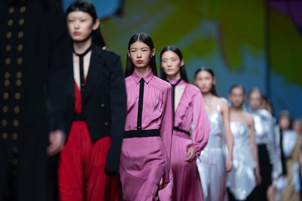 Dolce & Gabbana cancela desfile em Xangai após acusações de racismo