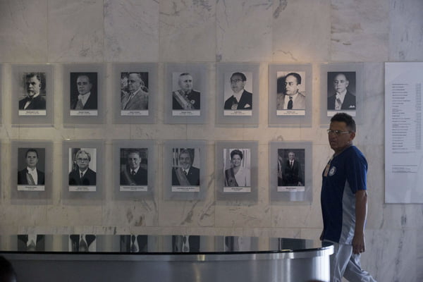 Foto de Temer na galeria dos ex-presidentes