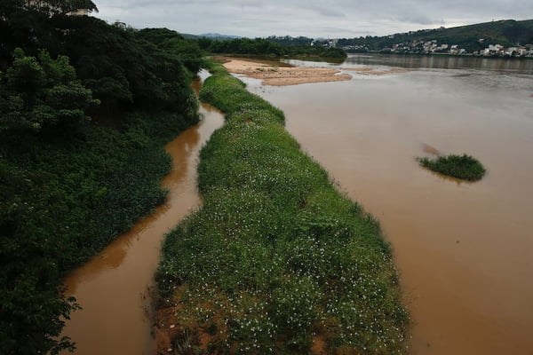 A tragédia da Barragem de Fundão vista da Estrada de Ferro Vitória a Minas. Brasil, Colatina ES. 04/12/2018