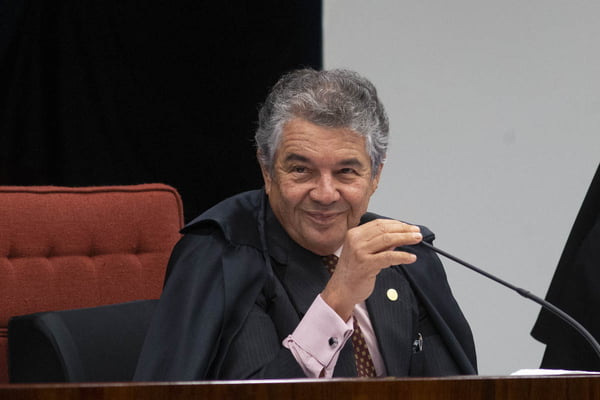 1ª Turma do STF analisa denúncia por racismo contra Bolsonaro.
