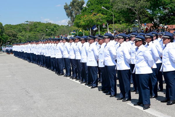 Escola de Especialistas de Aeronáutica forma 663 novos sargento