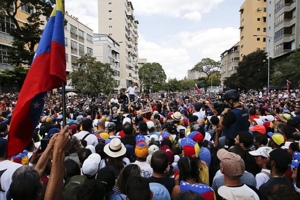 Juan Guaidó participa de ato contra o governo Maduro em Caracas
