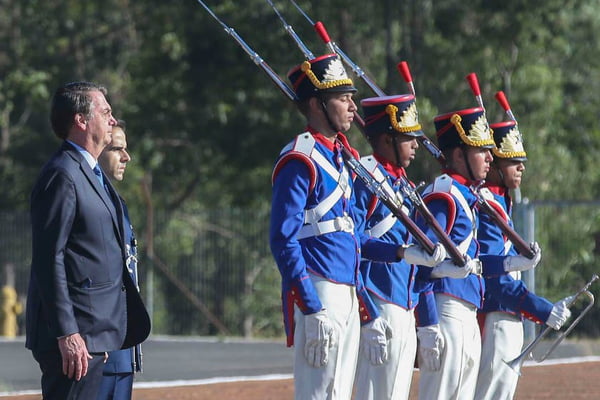 Bolsonaro participa de cerimônia de hasteamento da bandeira (29/03)