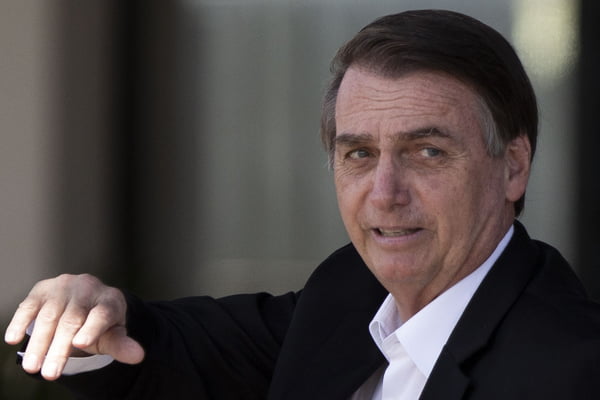 Bolsonaro sai do palacio do alvorada para viagem oficial a Israel