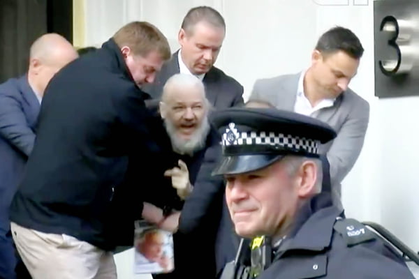 Justiça britânica nega extradição de Julian Assange para os Estados Unidos