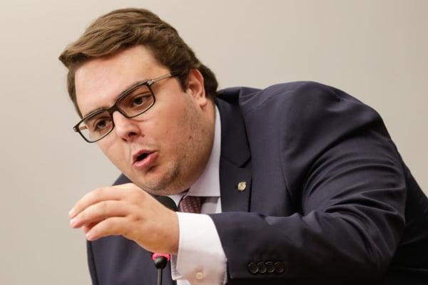 Felipe Francischini: “Bolsonaro se coloca em posições frágeis”