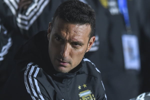 Imprensa da Argentina aponta motivo para Scaloni deixar seleção