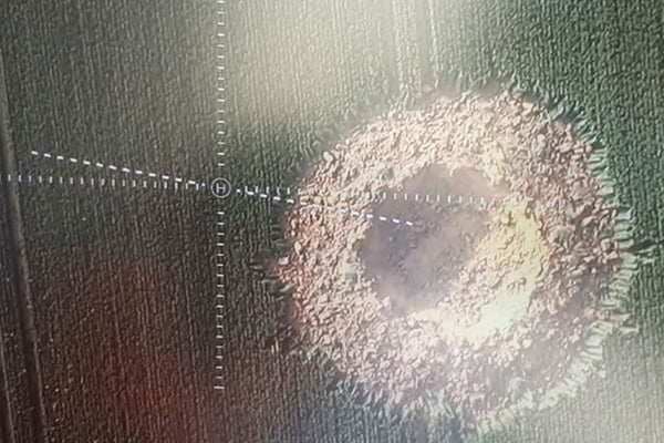 Bomba da 2º Guerra Mundial deixa cratera em campo na Alemanha
