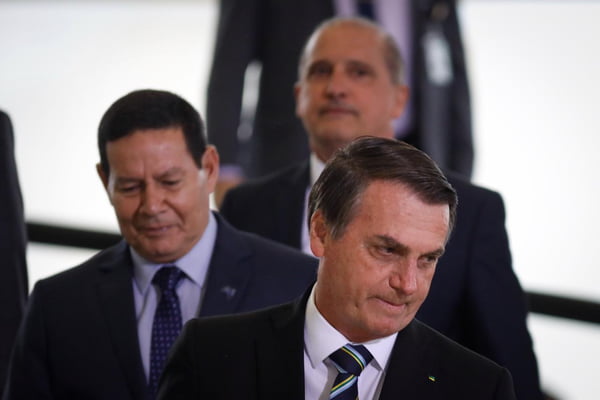 Bolsonaro suspeita que Mourão queira se separar dele no TSE; vice nega