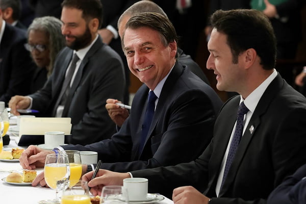 Jair Bolsonaro em café da manhã com jornalistas estrangeiros