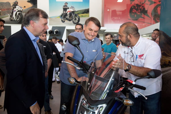 Bolsonaro compra uma moto