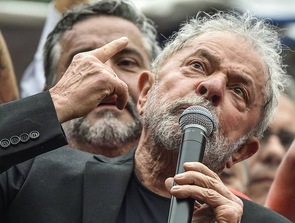 Em postagem feita nessa quinta-feira (23/7), o ex-presidente Lula criticou a postura do chefe do Governo, Jair Bolsonaro, por defender e disseminar o uso da cloroquina
