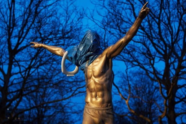 Ibrahimovic-estátua