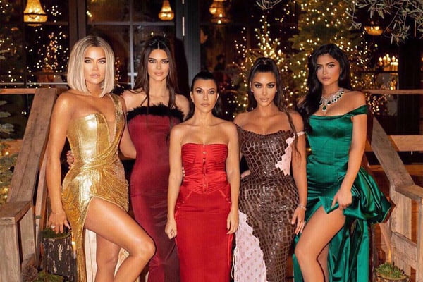 Veja o que cada Kardashian-Jenner vestiu para celebrar o Natal