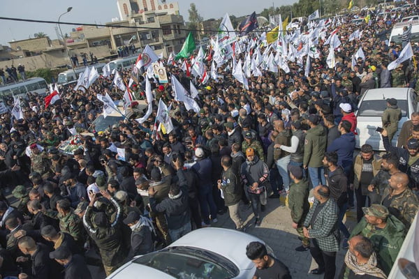 Milhares estão nas ruas de Bagdá para velório de general iraniano