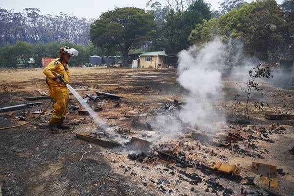 Incêndios Austrália – Hundreds Of Bushfires Continue To Burn Across NSW Despite Easing Conditions