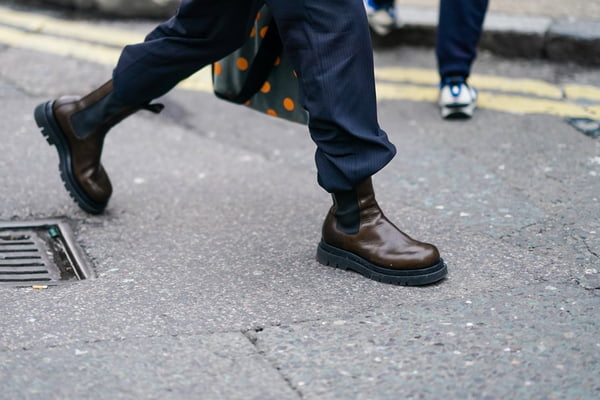 Calça dentro da bota: truque das famosas invade desfile da Prada