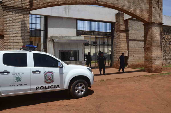 Mais de 70 integrantes do PCC fogem de prisao no Paraguai