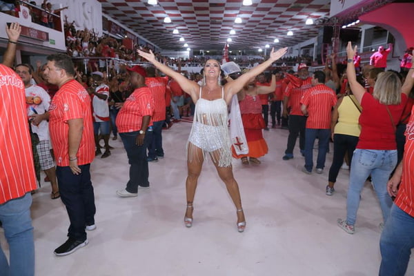 Viviane Araujo  ( Fotos Anderson Borde / AgNews )