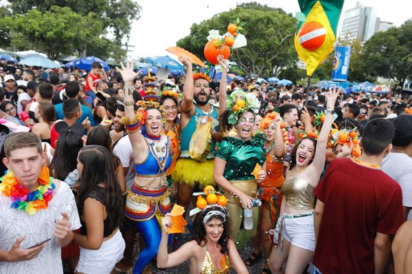 Saiba quanto os brasileiros gastarão em fantasias de Carnaval