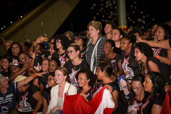 Dilma encontra-se com mulheres do MST em Brasília