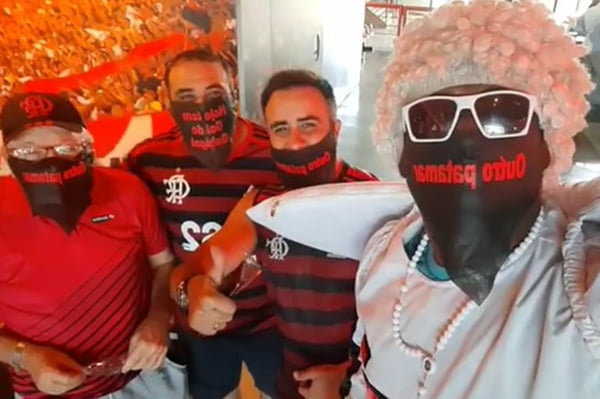 Anjo do Flamengo de máscara