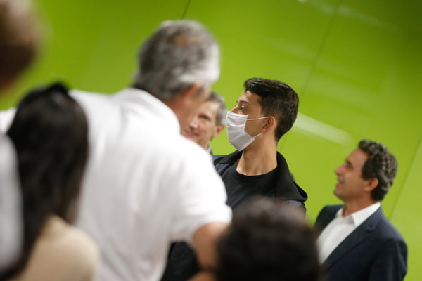 Movimentação de passageiros com mascaras respiratórias no Aeroporto de Brasília