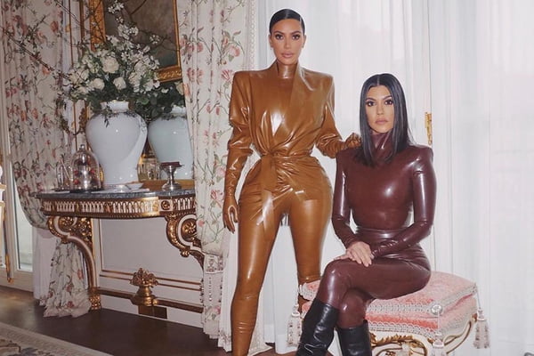Kim e Kourtney Kardashian usando Balmain