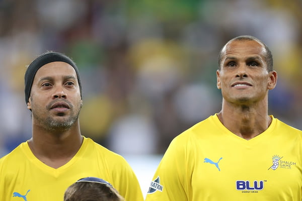 Ronaldinho ao lado de Rivaldo