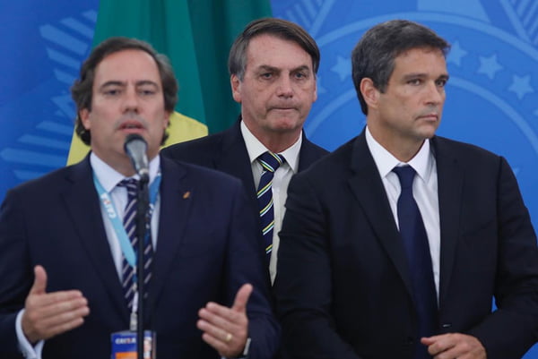Bolsonaro com os presidentes da Caixa e Banco Central
