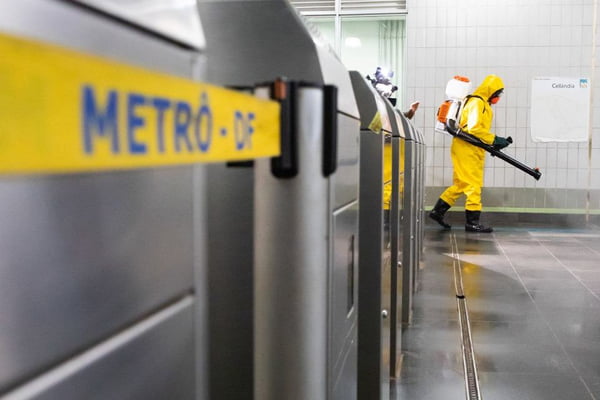 Metrô faz limpeza de estações contra covid-19
