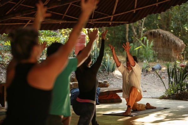 Aula de Yoga com Sargam Shook