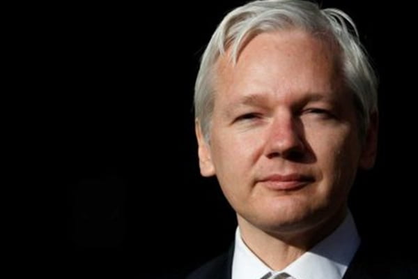 Assange teve dois filhos com advogada durante asilo em embaixada