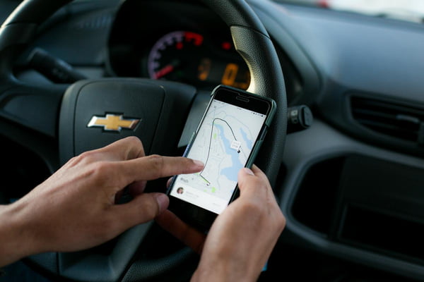 uber motorista aplicativo no carro stf