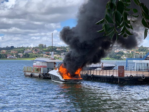 Lancha pega fogo no Lago Paranoá e deixa duas pessoas feridas Paranoá