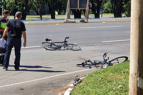Bicicleta amassada após acidente