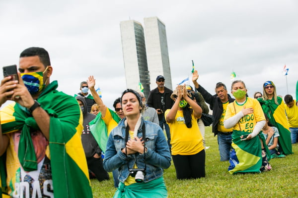 Manifestantes pró governo Bolsonaro em frente ao Congresso Nacional
